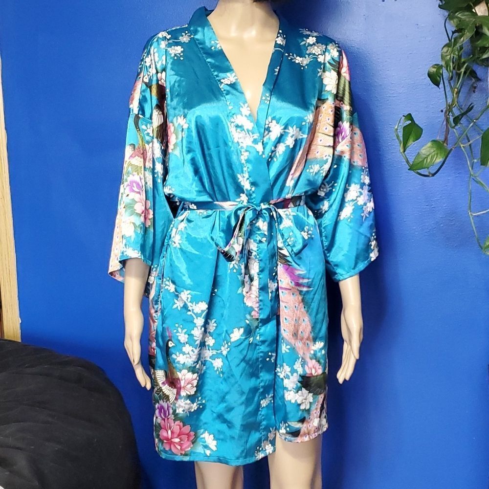 Satin Gorgeous Kimono Style Robe ✨️ - Picture 2 of 11